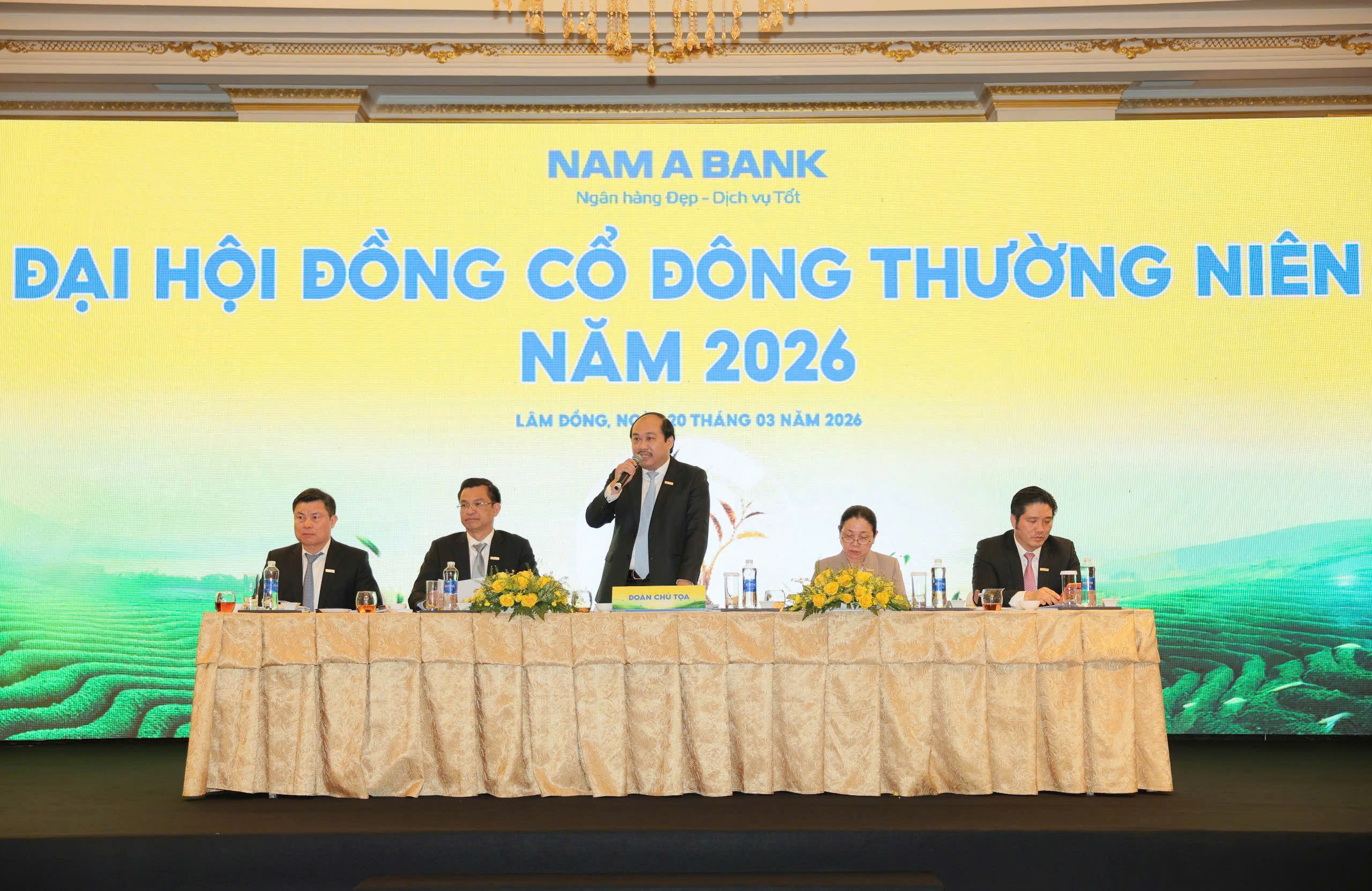 Nam A Bank bầu thành viên HĐQT nhiệm kỳ mới, tăng vốn, chia cổ tức 20%- Ảnh 1.