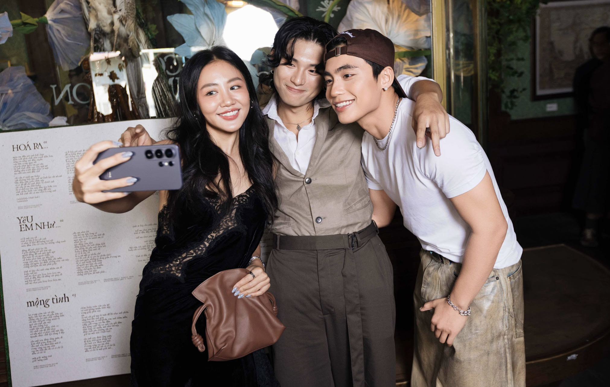 Nam ca sĩ 'ở ẩn' 2 năm, được Văn Mai Hương, Mono ủng hộ ngày trở lại 2 Nam ca sĩ ở ẩn - Ảnh 2.