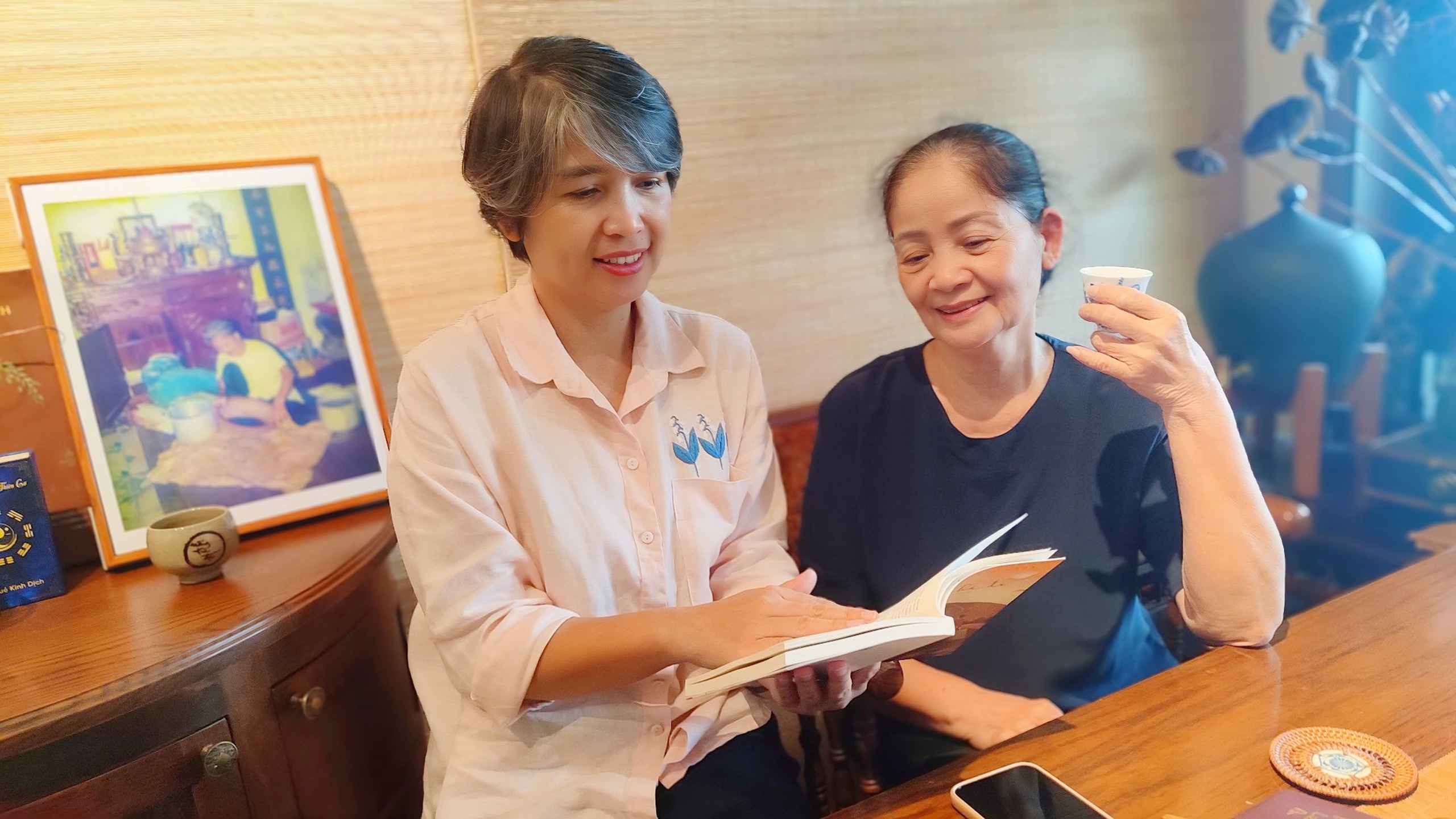 Năm đời tiếp nối, đem tình trà non cao ủ giữa sen hồng - Ảnh 1.