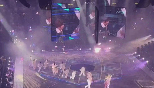 Nam nghệ sĩ bị màn hình LED 600kg rơi trúng lâm vào thảm cảnh tàn tật, bạn gái hủy hôn chia tay- Ảnh 1.