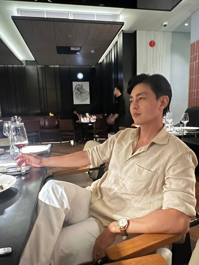 Nam thần “có tuổi” là cực phẩm khiến Quốc Trường phải rén, clip mặc sơ mi trắng hút ngay 2 triệu lượt xem- Ảnh 8.