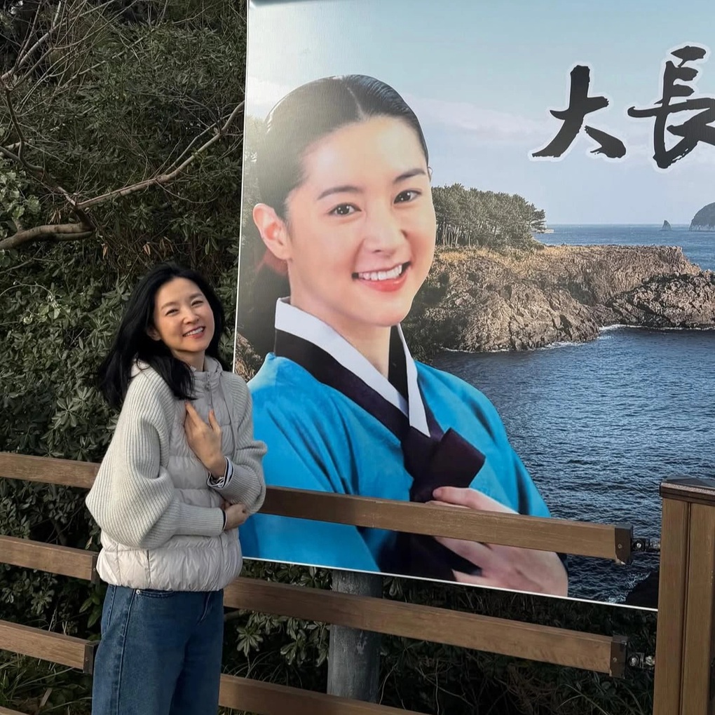 “Nàng Dae Jang Geum” Lee Young Ae gây sốt vì trẻ trung ở tuổi 55 - 1