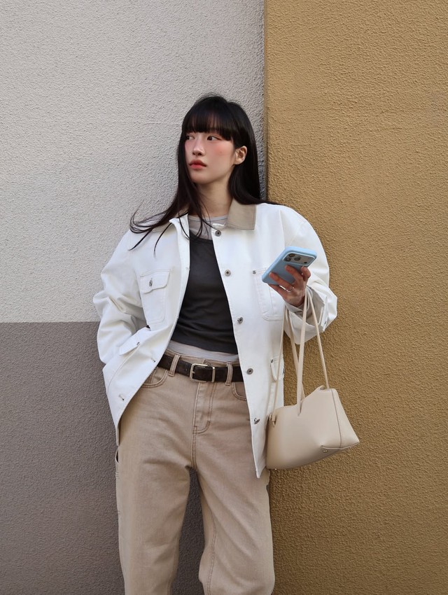 Nâng tầm khí chất từ vẻ đẹp bền vững của trang phục màu be 1 Nâng tầm khí chất từ trang phục tông màu be mang vẻ đẹp bền vững - Ảnh 2.