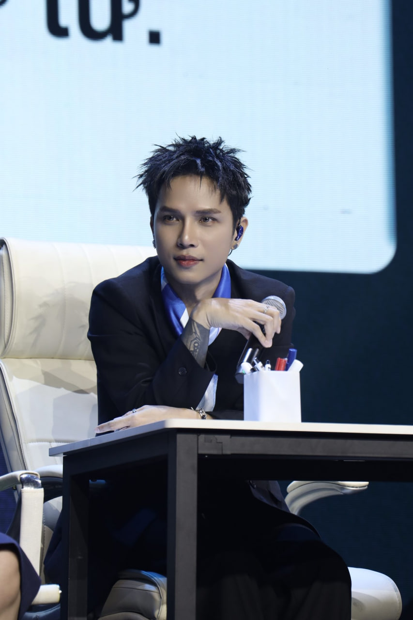 Một Anh Trai bị nhân viên lấy quà fan đem đi bán, đơn vị quản lý lập tức xin lỗi- Ảnh 1.