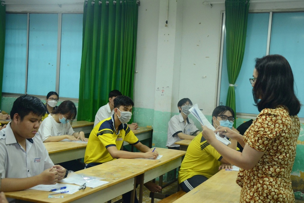 Nên tiếp tục cấm giáo viên dạy thêm học sinh mà mình dạy chính khoá” - 2