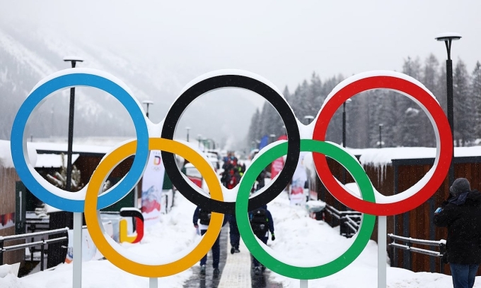 Biểu tượng Olympic tại Làng VĐV Olympic và Paralympic ở Cortina dAmpezzo, Italy, trong buổi tham quan báo chí trước thềm Paralympic mùa Đông Milano-Cortina 2026 hôm 3/2/2026. Ảnh: Reuters