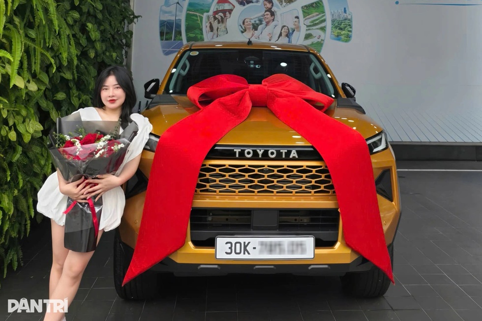 Ngậm ngùi nhận Toyota Hilux mới sau khi có hướng dẫn phân biệt xe bán tải - 1