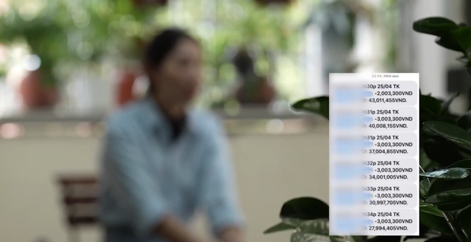 Vừa nâng hạn mức tín dụng, chưa kịp vay, nữ sinh 19 tuổi đã nhận tin nhắn SMS trừ 262 triệu đồng trong thẻ: Ngân hàng chỉ ra điểm bất thường- Ảnh 1.