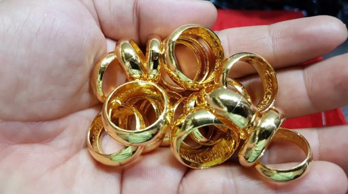 Ngân hàng từ chối mua lại hơn 13 chỉ vàng từ khách hàng cũ, cơ quan chức năng lập tức vào cuộc điều tra- Ảnh 1.