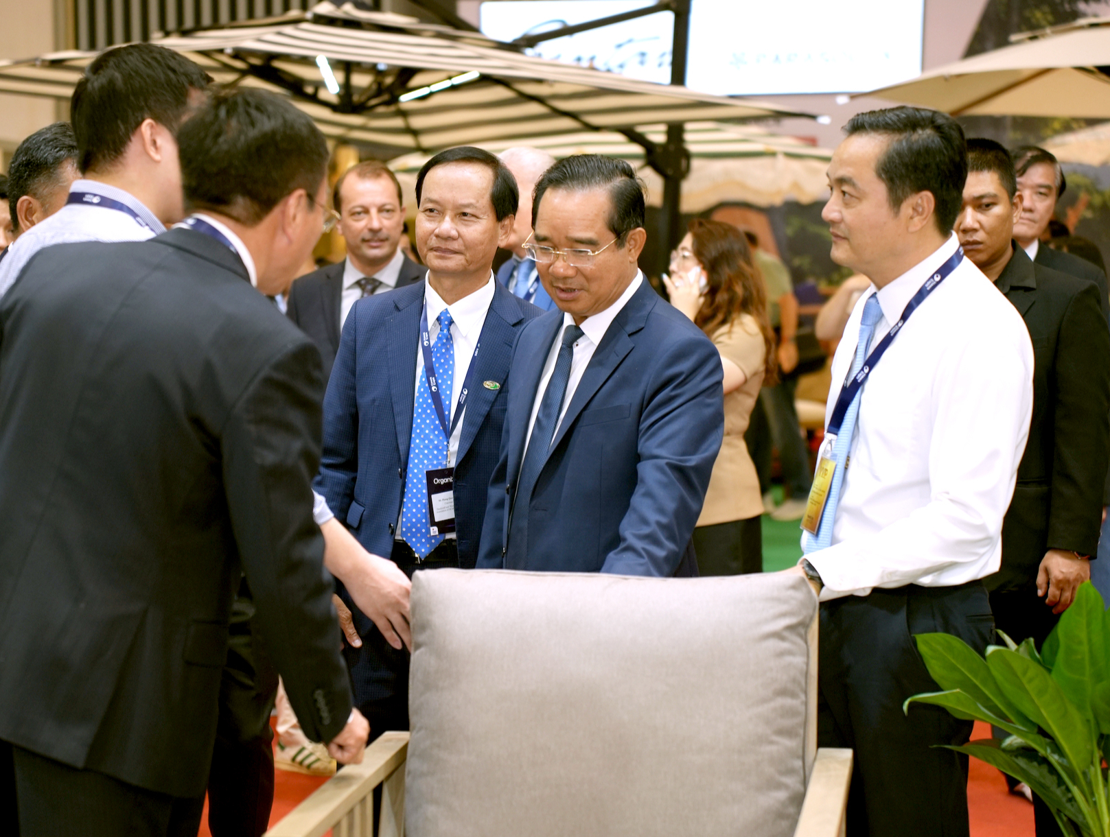 Ngành gỗ nội thất Việt Nam phải nâng tầm từ 'made in' lên 'made by Vietnam' 1 Ngành gỗ nội thất Việt Nam phải nâng tầm từ 'made in' lên 'made by Vietnam' - Ảnh 1.