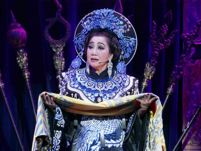 Nghệ sĩ Thanh Thanh Tâm trong tạo hình Thái hậu Dương Vân Nga ở liveshow tối 28/3. Ảnh: Hoàng Kim