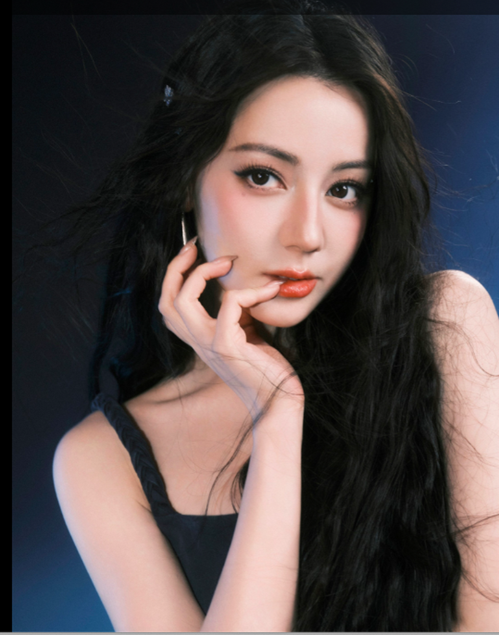 Nghi vấn mỹ nhân Tân Cương Địch Lệ Nhiệt Ba mắc kẹt tại Dubai - 1