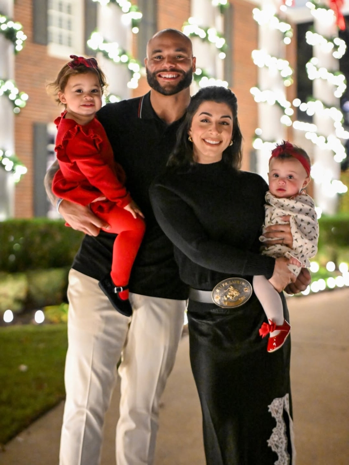 Dak Prescott, Sarah Jane Ramos và hai con gái. Ảnh: Instagram / sarahjane