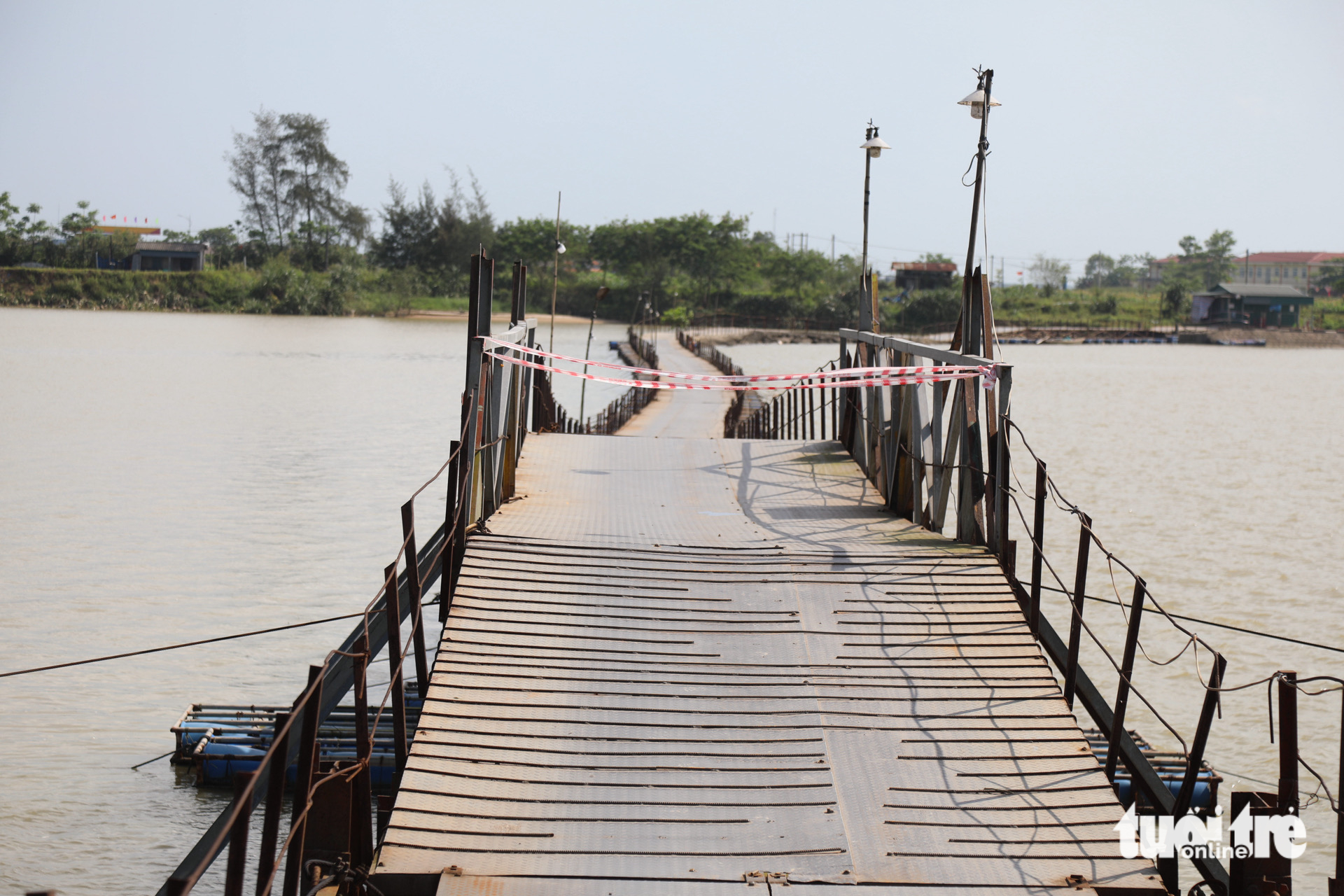 cầu phao - Ảnh 1.