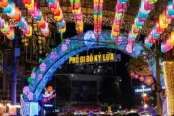 'Biển người' trẩy hội Lạng Sơn