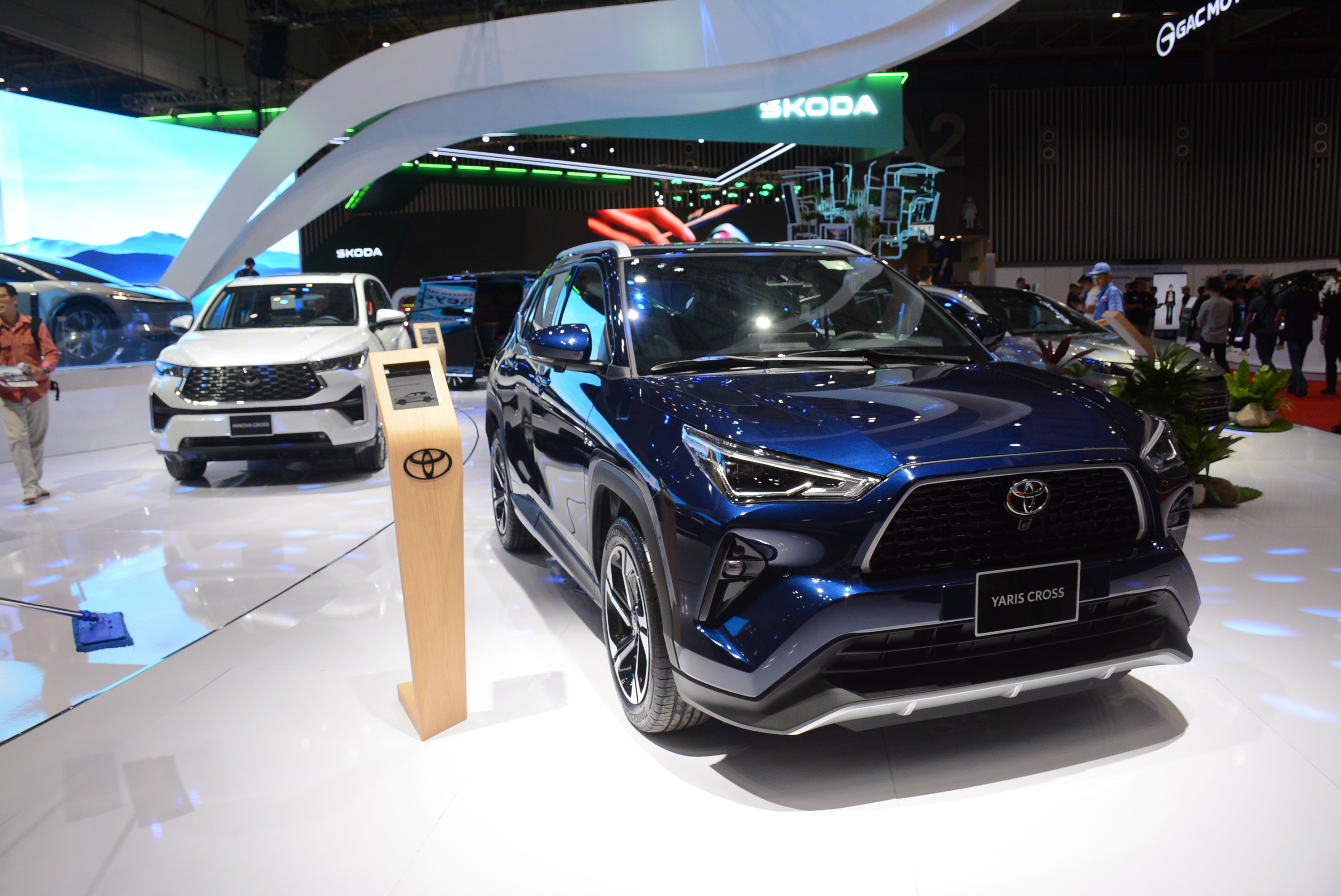 Người Việt giảm mua ô tô động cơ xăng dầu , xe hybrid ngày càng thu hút - Ảnh 3.