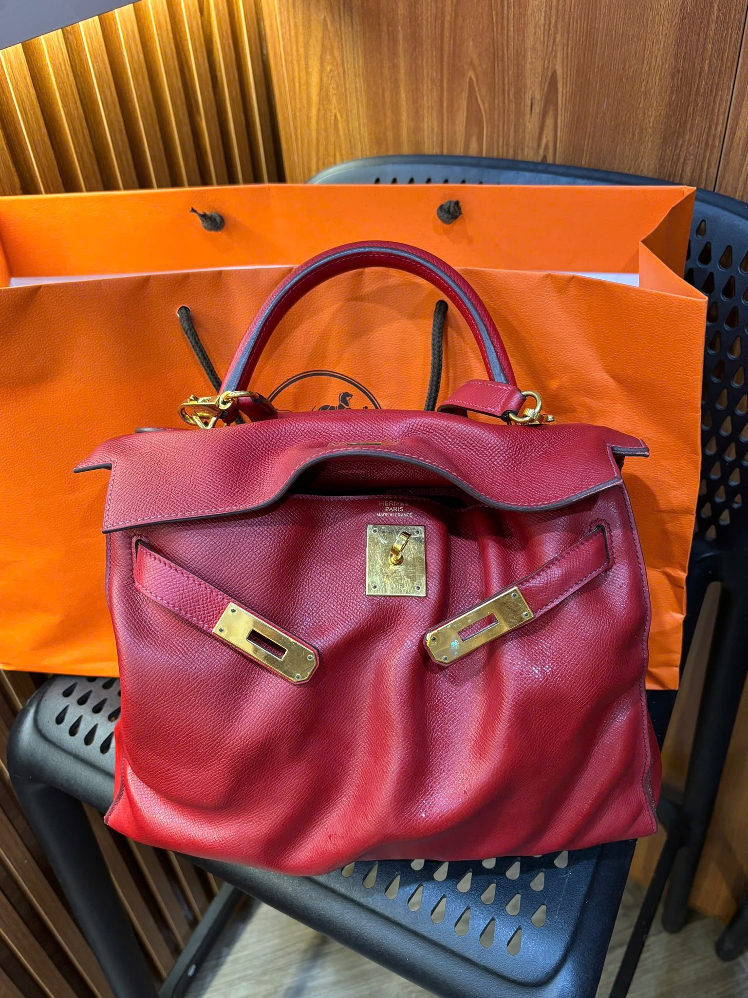 Người chơi Hermès sốc vì sau mùa nồm túi méo mó không thể cứu, lỗi từ chính cách bảo quản quen của nhiều người- Ảnh 1.