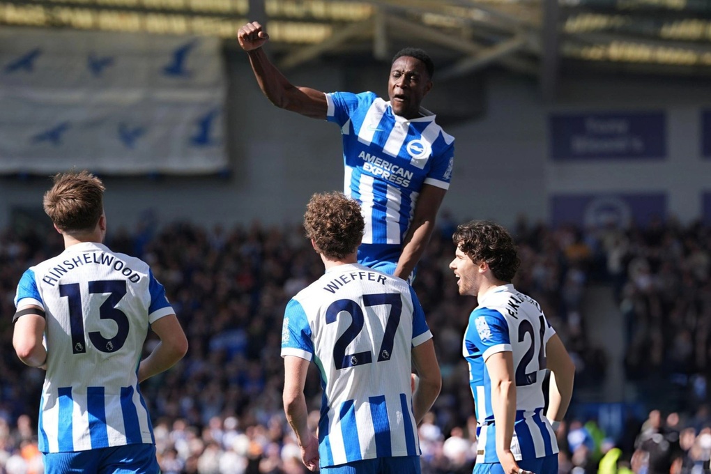 Người cũ của Man Utd tỏa sáng, Liverpool nhận trái đắng ở Amex - 1