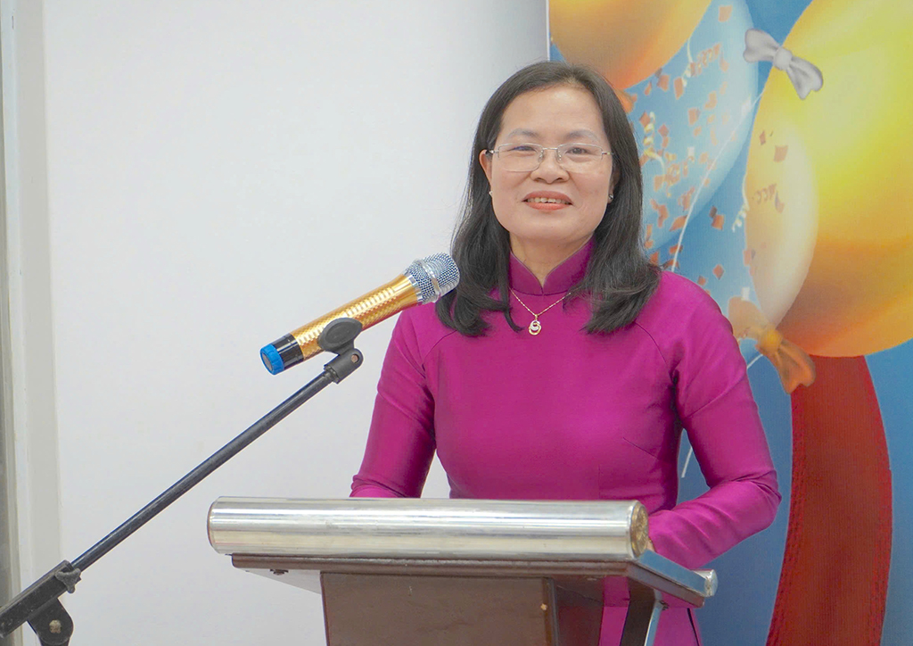 Người dân làm thủ tục hành chính “khỏe” hơn khi số hóa hộ tịch - Ảnh 1.