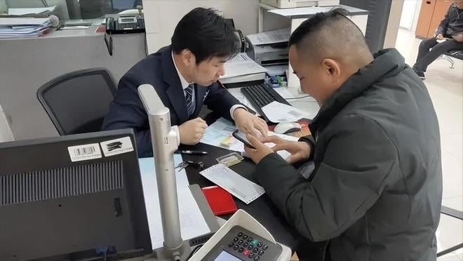 Người đàn ông vay thế chấp 5,7 tỷ đồng, 6 năm sau ngân hàng kiện đòi 8,3 tỷ nhưng tòa án tuyên bố: “Không cần trả tiền”- Ảnh 1.