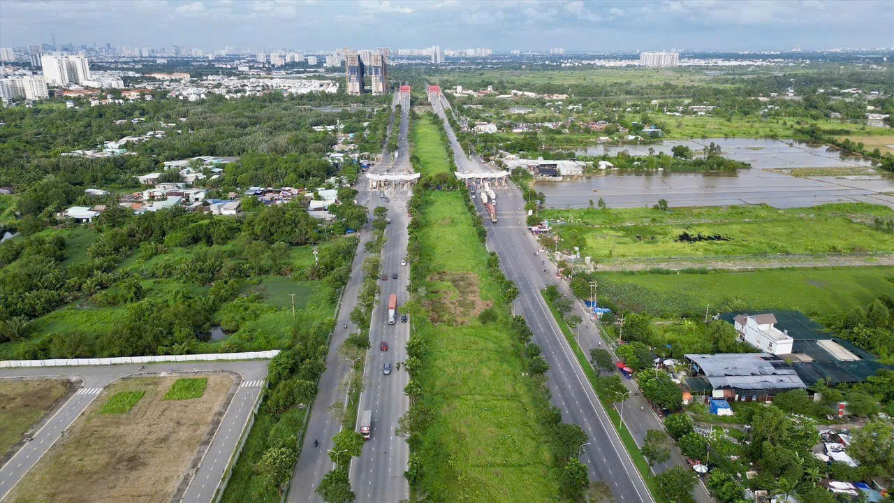 Người dân phản ánh về mức tiền khi chuyển đất nông nghiệp sang đất ở, Bộ Tài chính nói gì?- Ảnh 1.