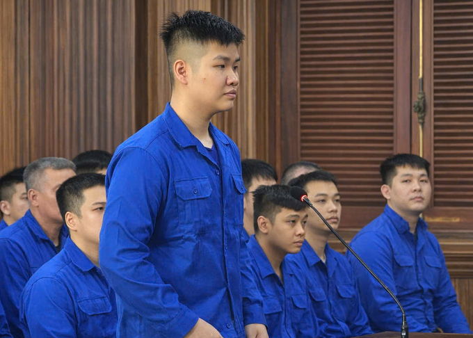 Nguyễn Minh Hiển và các bị cáo trong đường dây. Ảnh: Hải Duyên