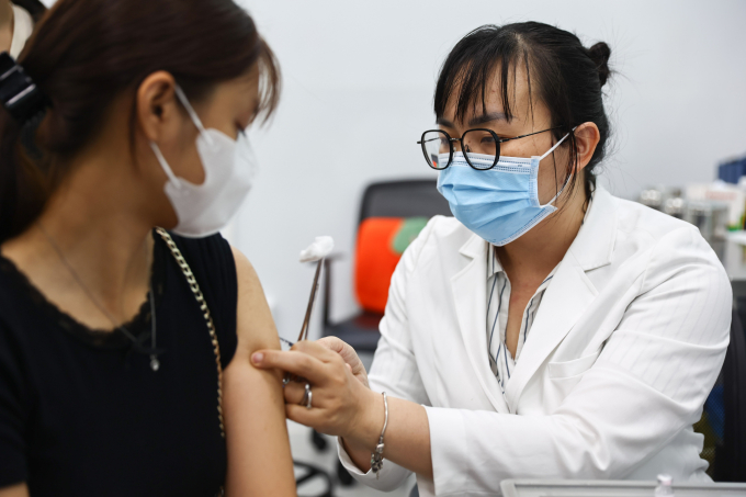 Tiêm chủng vaccine tại Viện Pasteur TP HCM. Ảnh: Quỳnh Trần