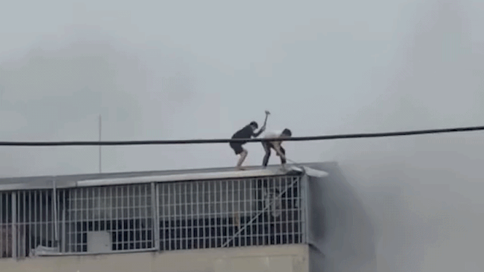 Người hùng áo đen phá tôn cứu người ở Hà Nội rồi rời đi luôn - 1