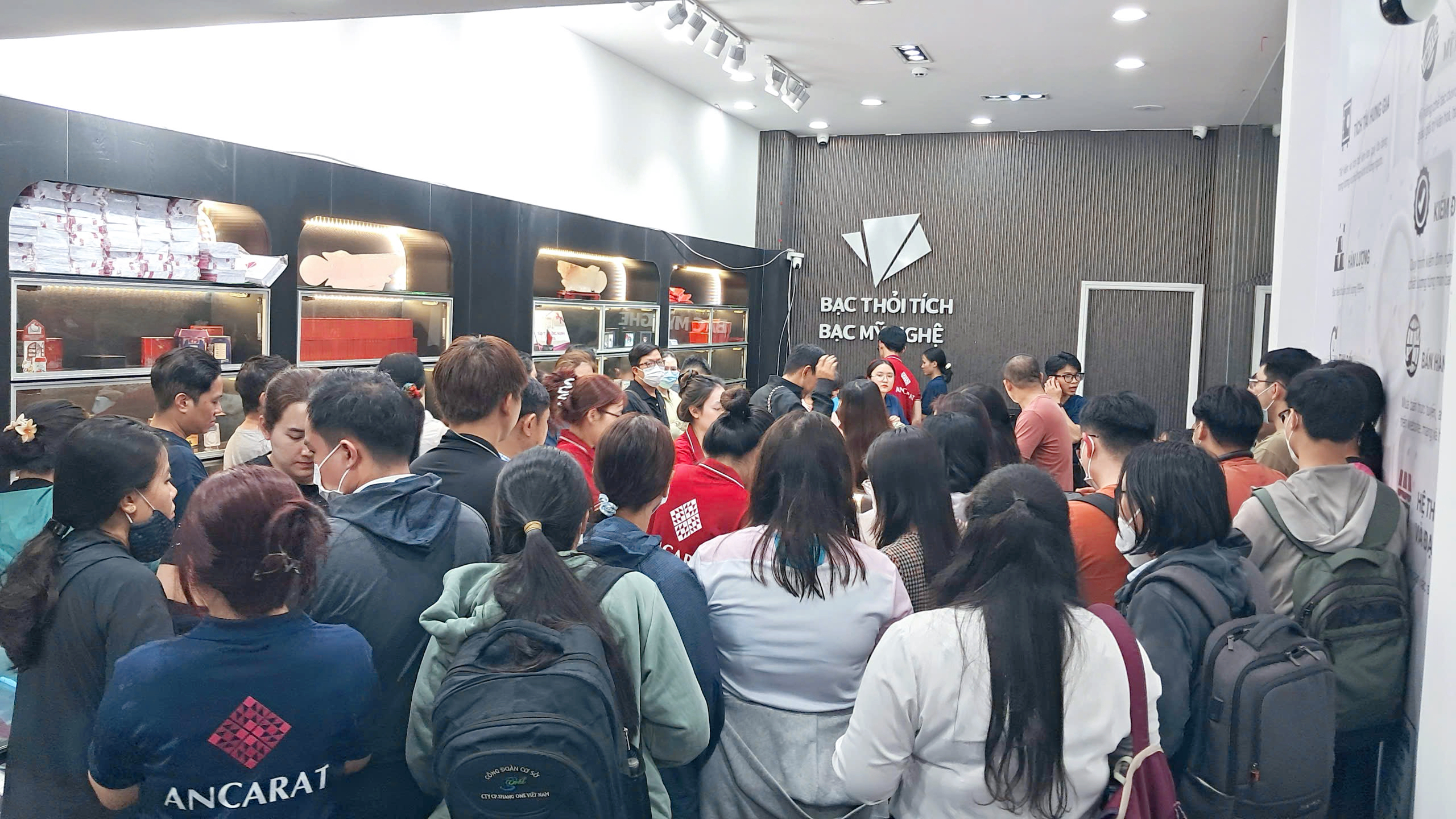 Dự báo giá bạc 2026: Nhà đầu tư mất ngủ vì biến động lớn - Ảnh 2. Dự báo giá bạc 2026: Nhà đầu tư mất ngủ vì biến động lớn - Ảnh 2.