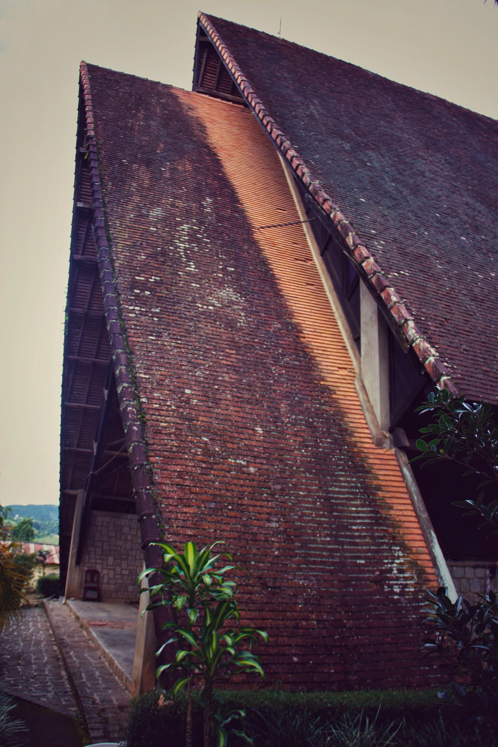 Nhà thờ Cam Ly - Khi Chúa và Yàng cùng chung một mái nhà- Ảnh 4. Nhà thờ Cam Ly - Khi Chúa và Yàng cùng chung một mái nhà- Ảnh 4.