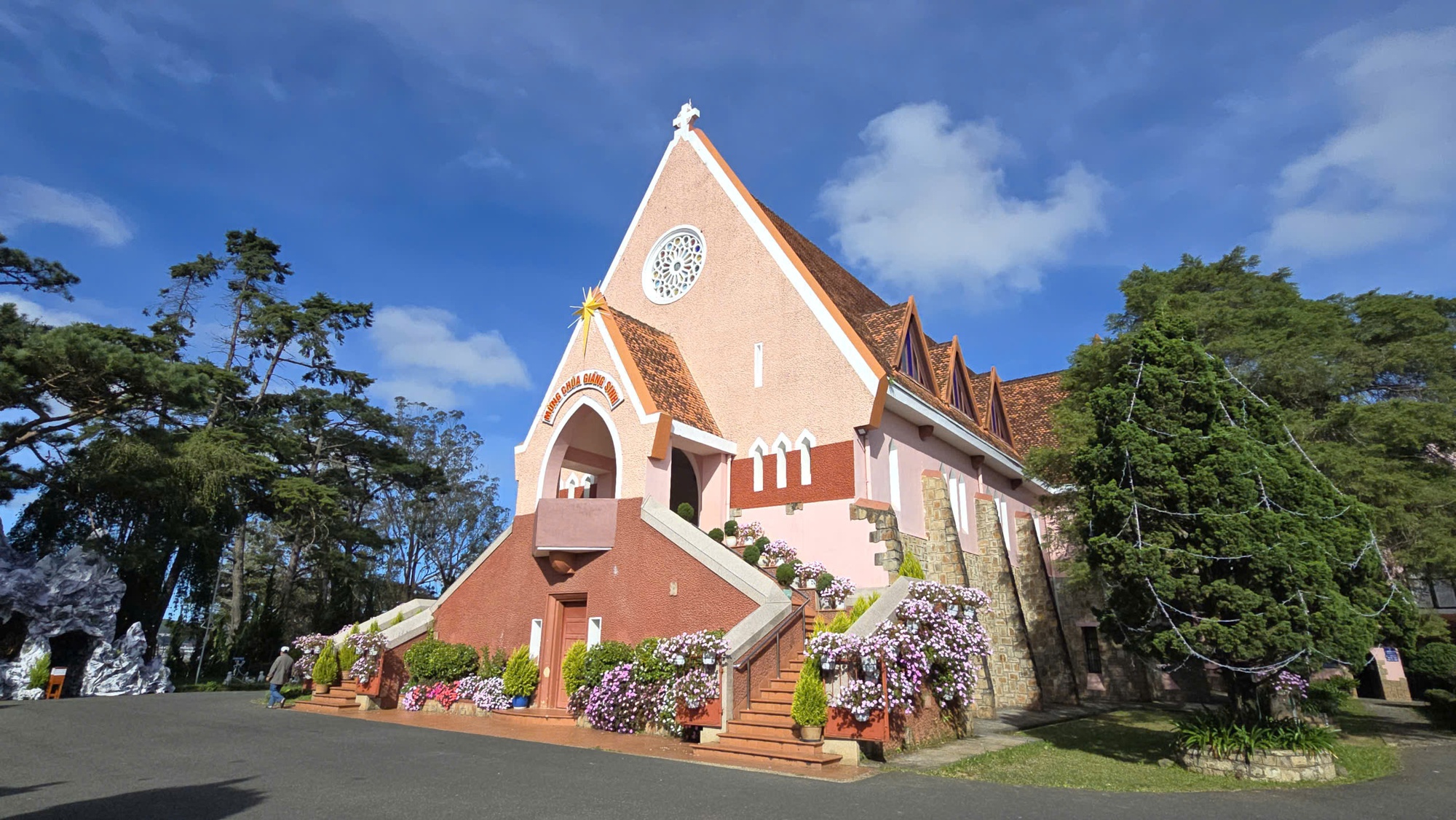 Nhà thờ Domaine de Marie - lãnh địa Đức Bà giữa lòng Đà Lạt- Ảnh 1.