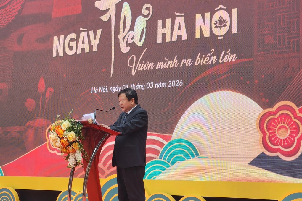 Nhạc sĩ Đỗ Hồng Quân nhớ Việt Nam quê hương tôi tại Ngày thơ Hà Nội - 1