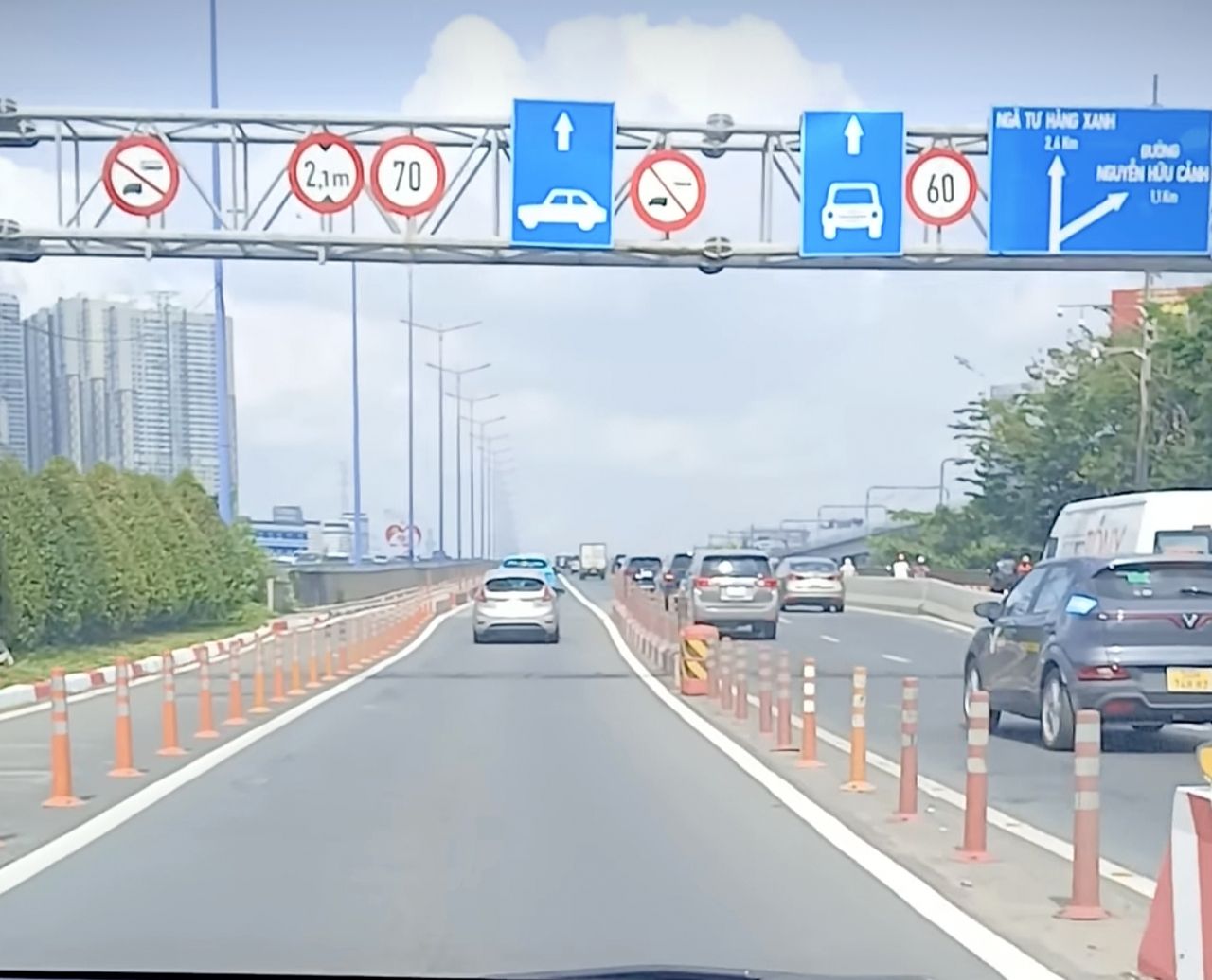 Nhầm xe bán tải là ô tô con, tài xế có thể bị phạt 22 triệu đồng- Ảnh 2.