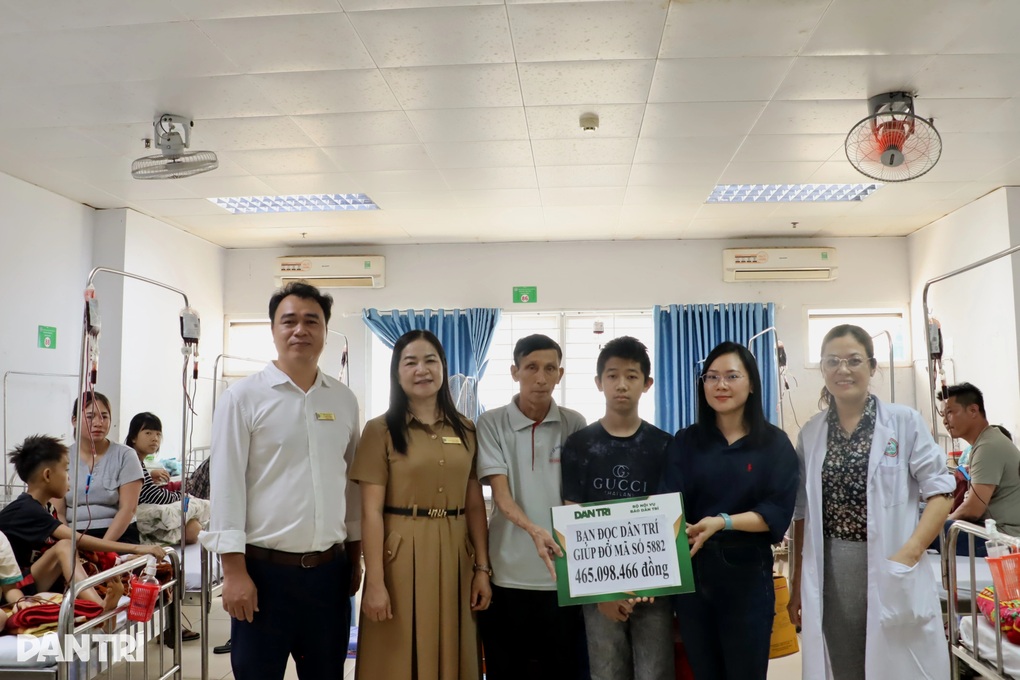 Nhận hơn 465 triệu đồng giúp cứu con, vợ chồng nghèo mừng không ngủ được - 1