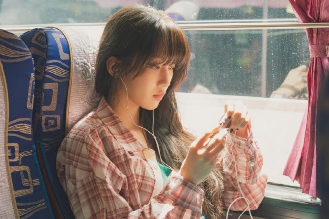 Nữ chính phim Hàn gây sốt Việt Nam: Nhan sắc mỏng manh nhìn muốn che chở, gu thời trang 