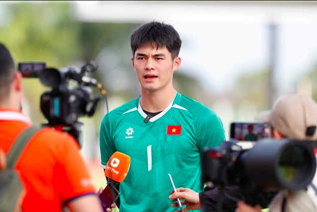 Nhân tài U.23 ở đội tuyển Việt Nam được thầy Kim trọng dụng thế nào, thủ môn 1,91 m có cơ hội?
- Ảnh 1.
