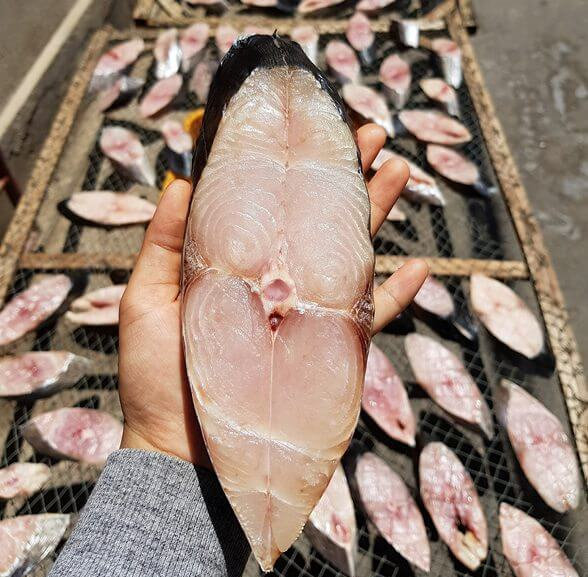 Hoa mắt trước quầy cá siêu thị: Nhân viên chỉ 3 loại 