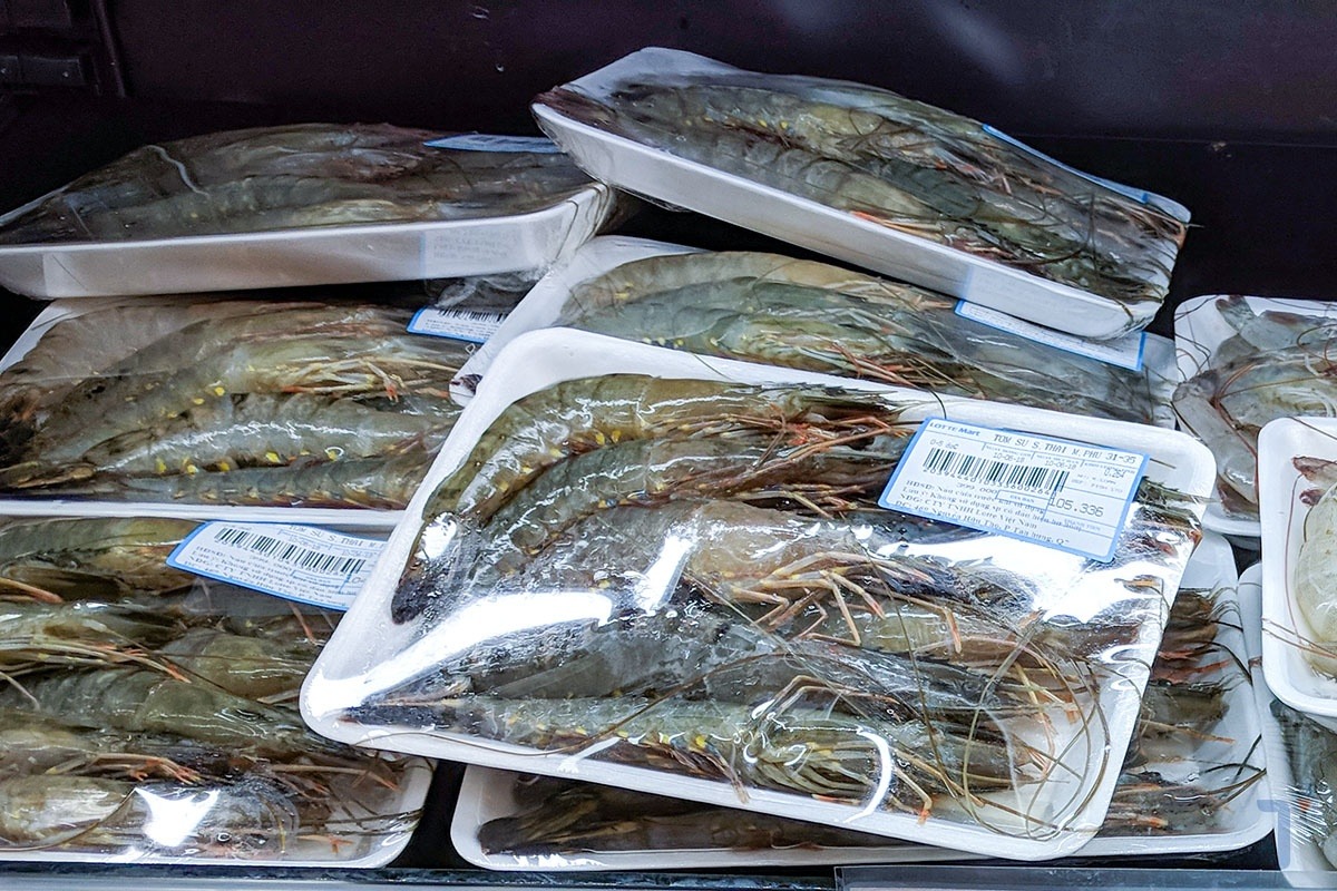 Mua tôm đóng khay ở siêu thị: Nhân viên hé lộ chi tiết 