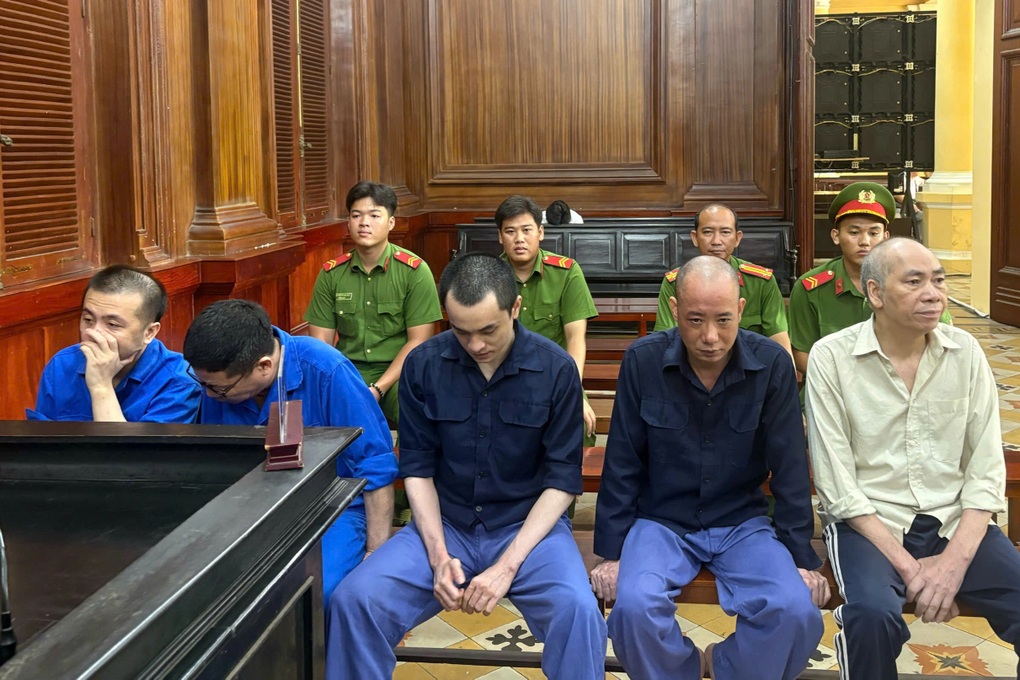 Nhập lậu sữa Ensure, chi tiền “bôi trơn” hồ sơ - 1