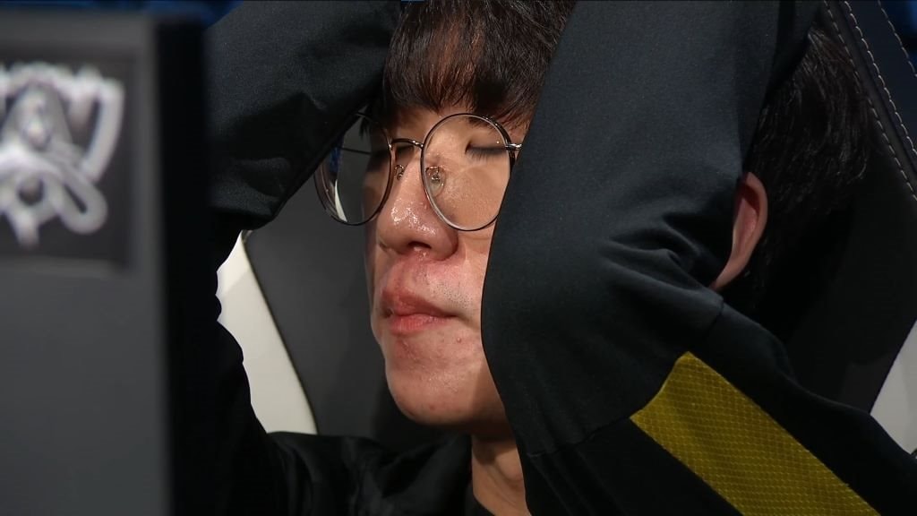 Người đàn ông SN 1998 bị điều tra khẩn, phát hiện dòng tiền bất thường hơn 170 tỷ đồng, có liên quan nhiều giao dịch cổ phiếu: Nhiều bên đồng loạt vào cuộc- Ảnh 1.