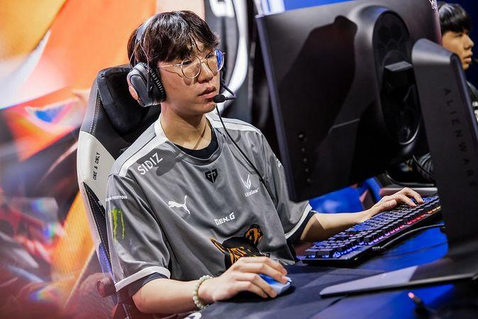 Người đàn ông SN 1998 bị điều tra khẩn, phát hiện dòng tiền bất thường hơn 170 tỷ đồng, có liên quan nhiều giao dịch cổ phiếu: Nhiều bên đồng loạt vào cuộc- Ảnh 2.