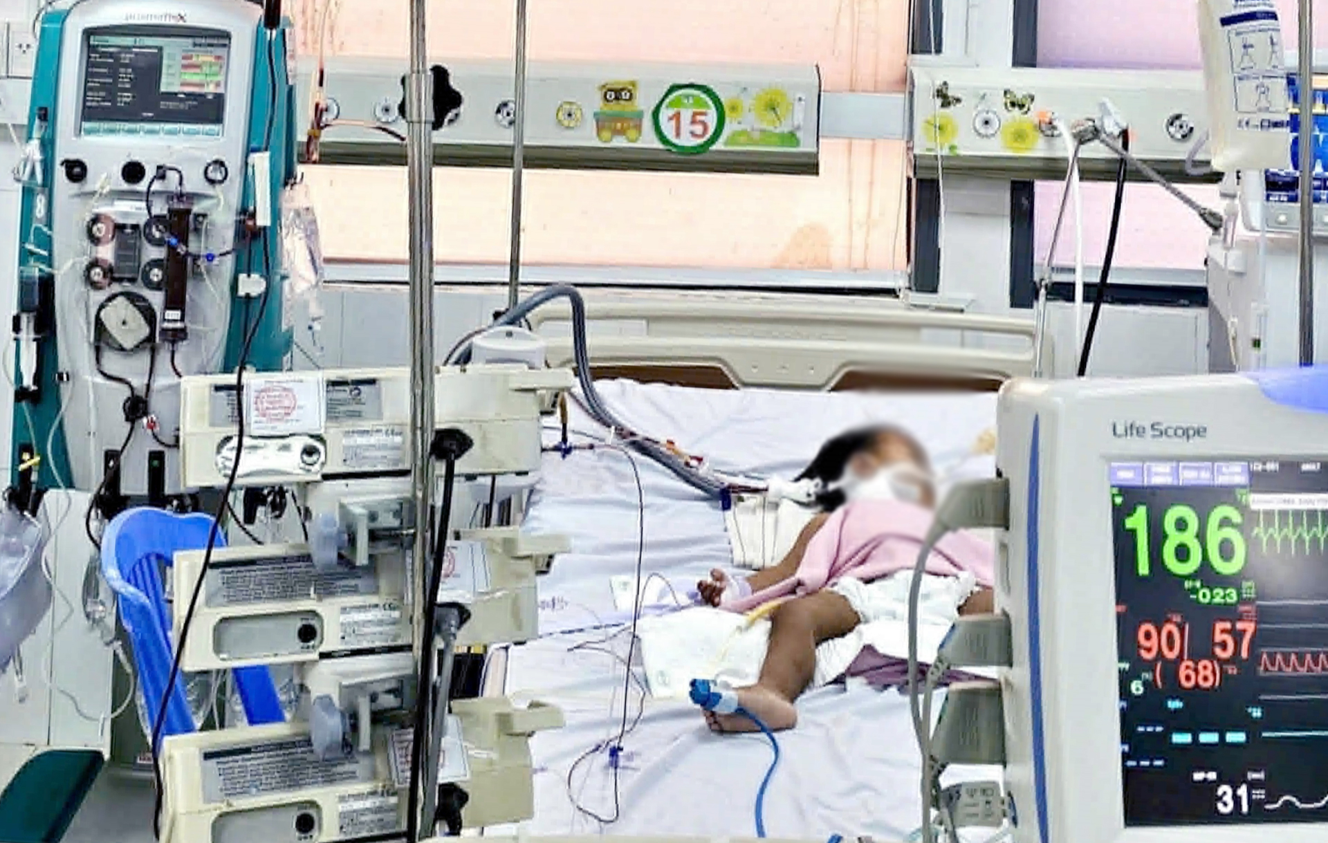 Nhiều ca tay chân miệng nặng, mắc chủng vi rút có độc lực cao: Bộ Y tế yêu cầu tăng cường cách ly - Ảnh 1.