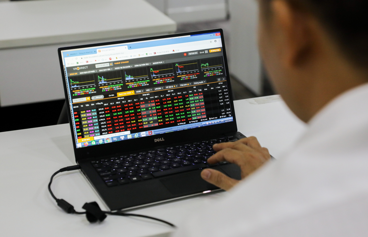 Nhieu cong ty chung khoan dat muc tieu lai ky