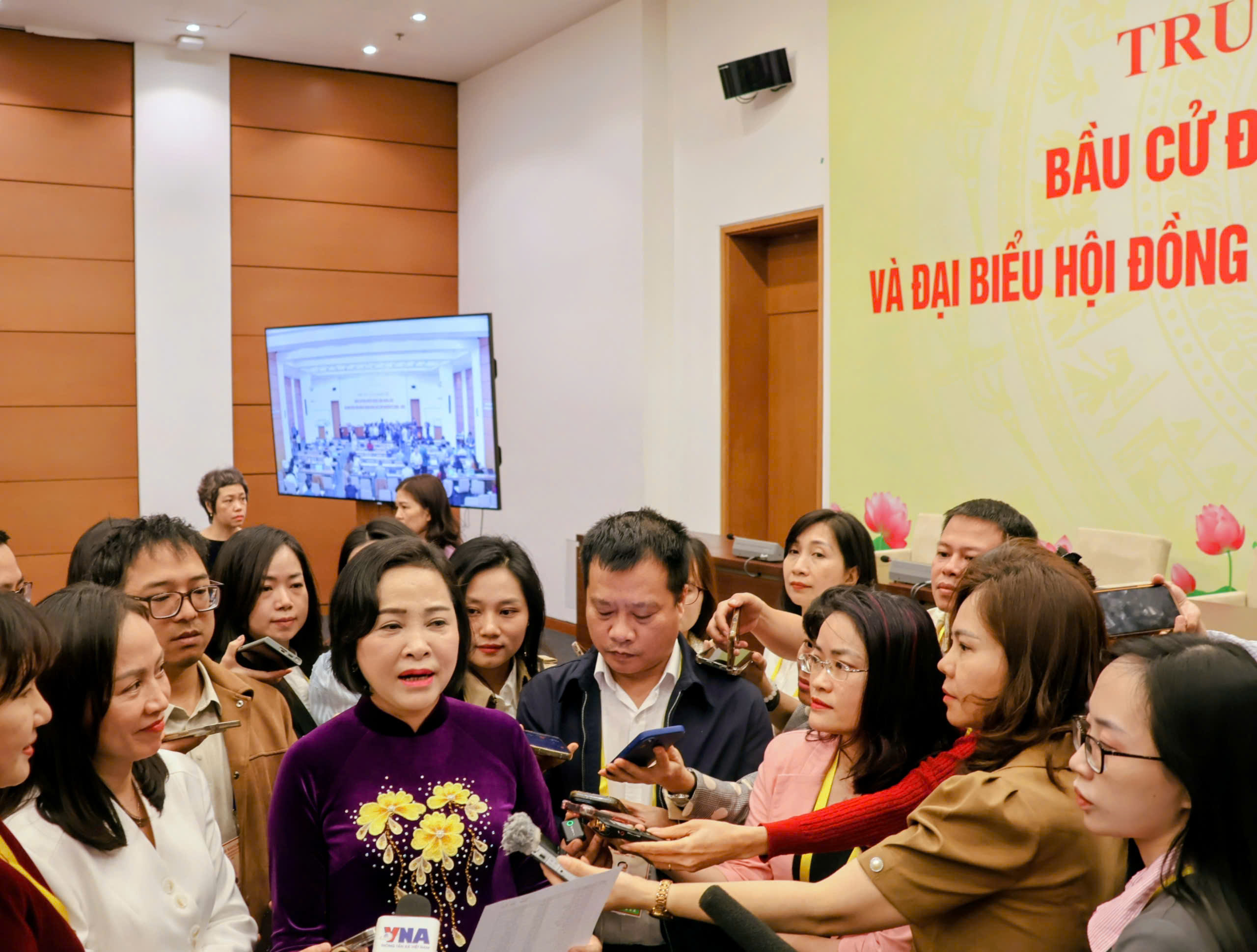 Nhiều địa phương đã đạt tỉ lệ trên 90% cử tri hoàn thành việc bỏ phiếu bầu cử 1 Nhiều địa phương đã đạt tỉ lệ trên 90% cử tri hoàn thành việc bỏ phiếu bầu cử - Ảnh 1.