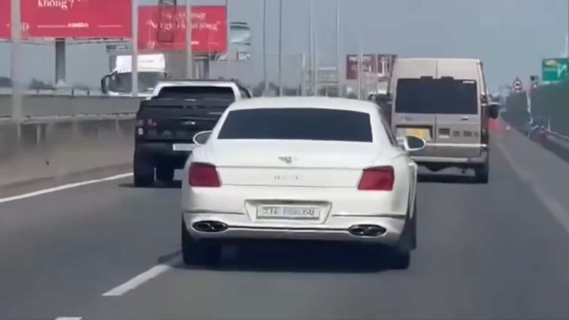 Nhiều tài xế bị phạt 5 triệu vì lái xe chuyển làn không xi-nhan trên cao tốc - Ảnh 1.