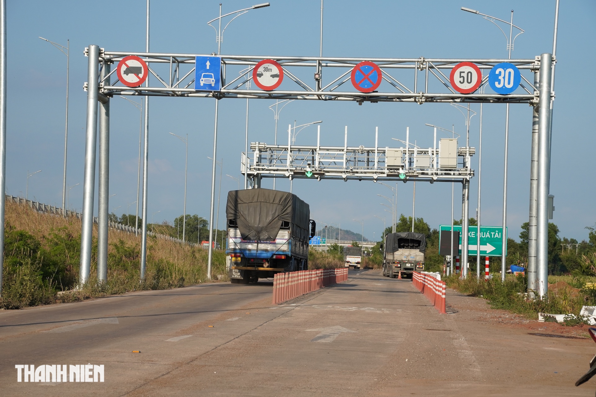 Nhiều tài xế vi phạm lỗi ở đường dẫn cao tốc, mức phạt lên đến 22 triệu - Ảnh 1.