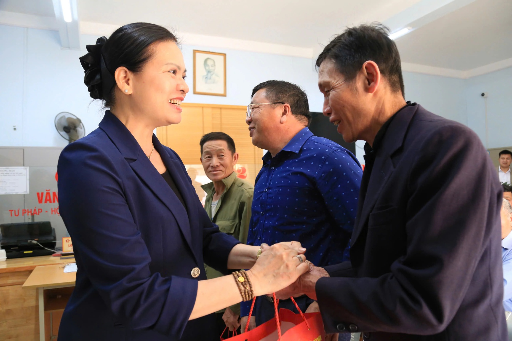 Ngày hội bầu cử 2026: Các tỉnh phía bắc sôi nổi tiếp xúc cử tri - Ảnh 1.