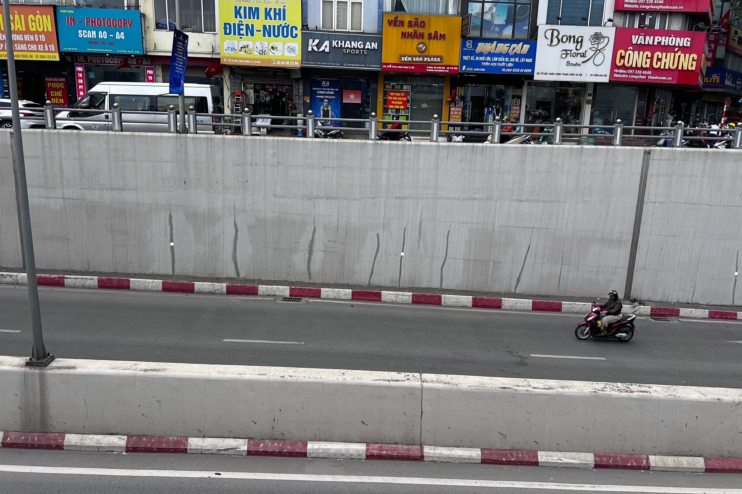 Nhiều vết nứt tại hầm chui 700 tỉ đồng ở Hà Nội 1 Hầm chui 700 tỉ đồng ở Hà Nội xuất hiện nhiều vết nứt - Ảnh 1.