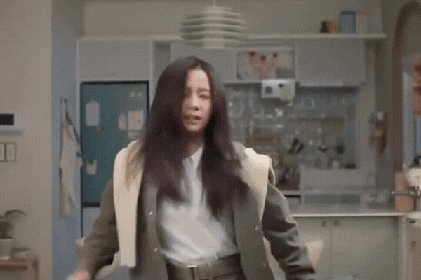 Nhìn Jisoo (BLACKPINK) diễn mà vừa xem vừa ngượng: “Chuông xe đạp” không cần thoại mới đỉnh, khó lắm mới đơ được vậy- Ảnh 1.