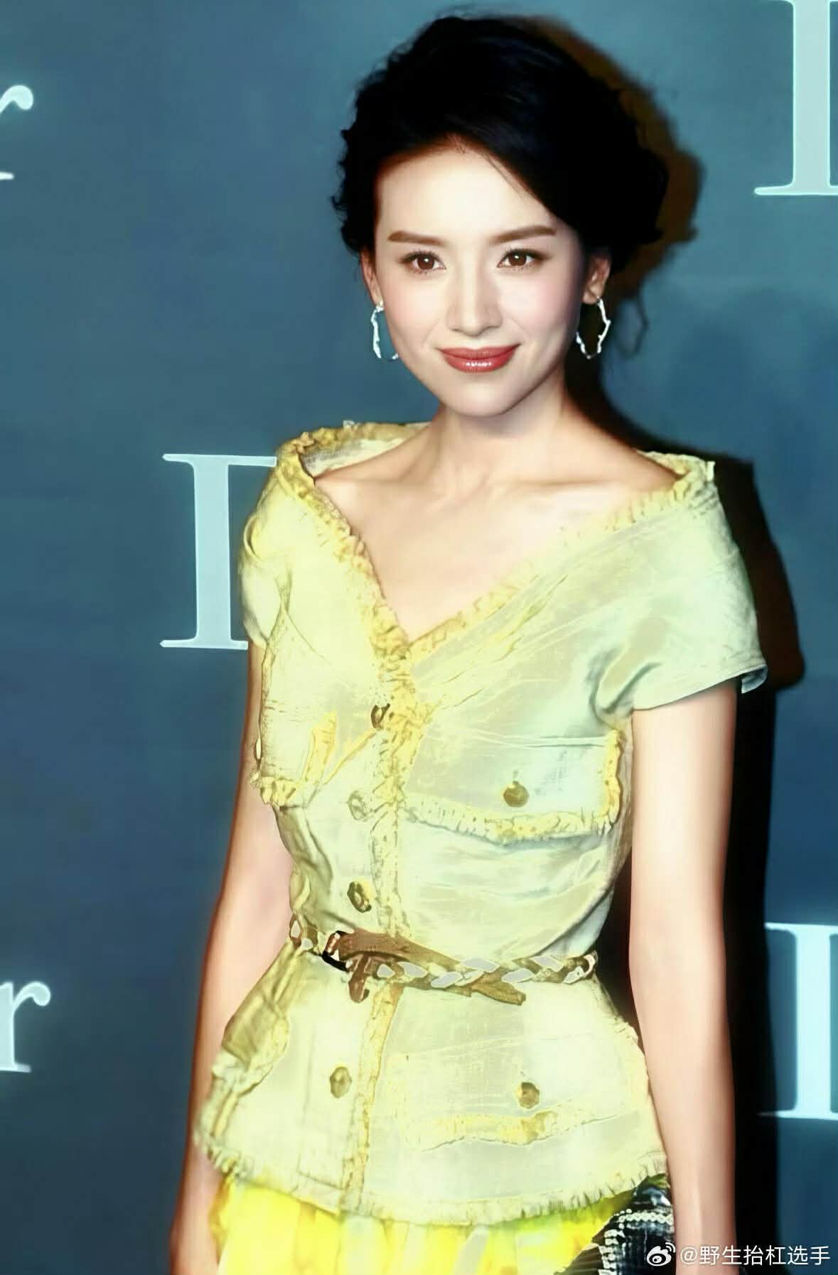 Nhìn lại hình ảnh đoá hoa tinh khiết nhất màn ảnh Hoa ngữ 15 năm trước ai cũng chỉ biết lắc đầu nói giá như- Ảnh 1.